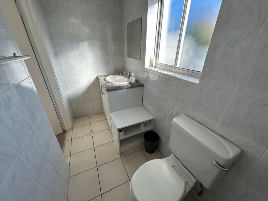 7 Bedroom Property for Sale in Wavecrest Eastern Cape